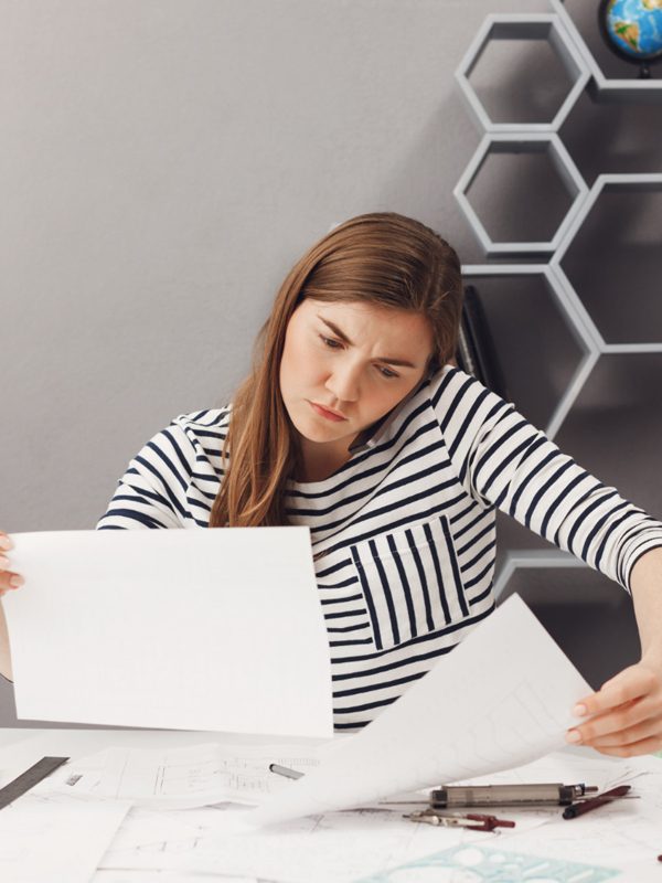 chica con dudas sobre proindiviso